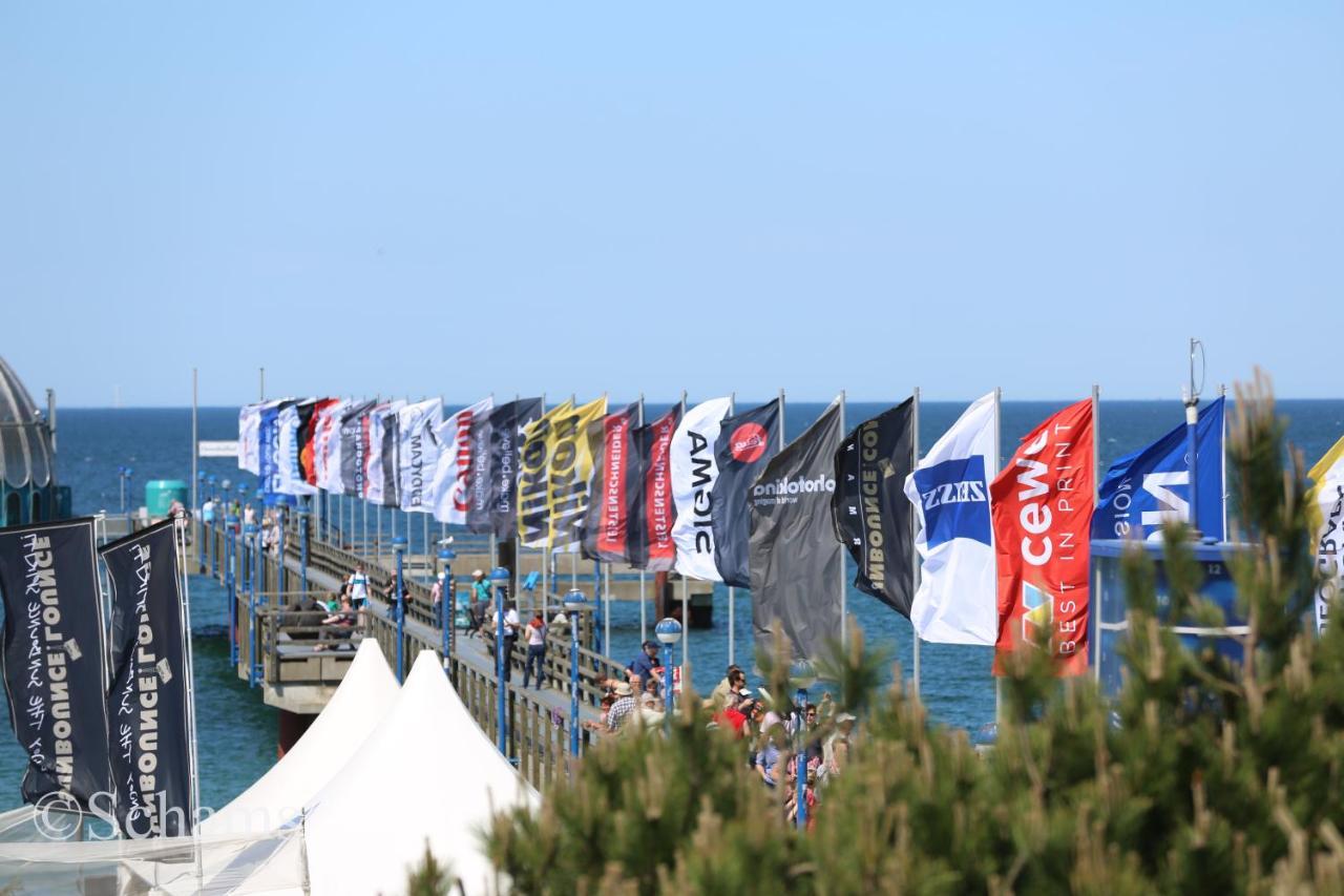 Ostseelagune Zingst, Exklusive Dhh, Strandnah, Sauna, Kamin, 3 Sz, 2 Baeder, Glasfaser, Haustierfrei, Garten Mit Suedterrasse, E-Ladesaeule, 2 Stellplaetze, Strandkorb, Fahrradschuppen, Waschmaschine, Trockner, Nichtraucher Zewnętrze zdjęcie