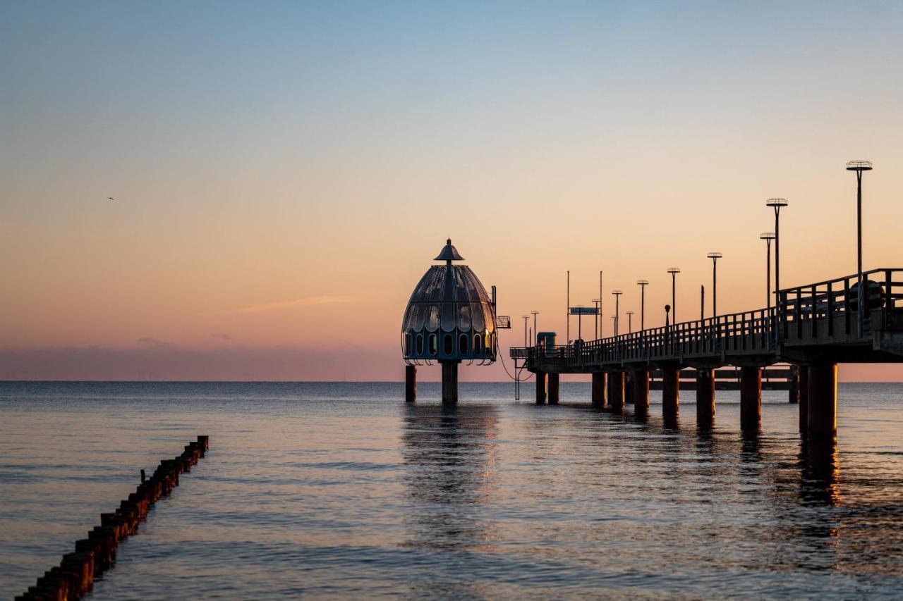 Ostseelagune Zingst, Exklusive Dhh, Strandnah, Sauna, Kamin, 3 Sz, 2 Baeder, Glasfaser, Haustierfrei, Garten Mit Suedterrasse, E-Ladesaeule, 2 Stellplaetze, Strandkorb, Fahrradschuppen, Waschmaschine, Trockner, Nichtraucher Zewnętrze zdjęcie