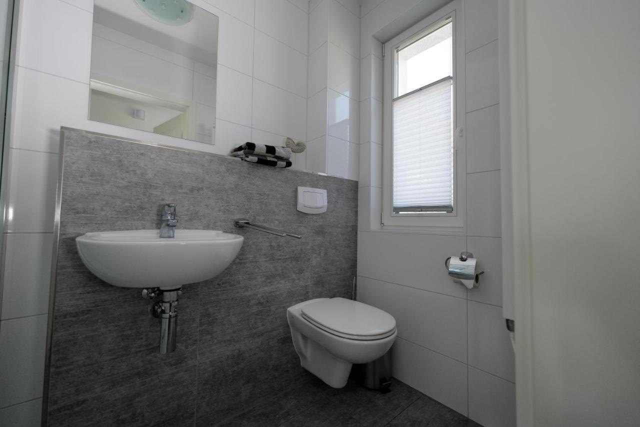 Ostseelagune Zingst, Exklusive Dhh, Strandnah, Sauna, Kamin, 3 Sz, 2 Baeder, Glasfaser, Haustierfrei, Garten Mit Suedterrasse, E-Ladesaeule, 2 Stellplaetze, Strandkorb, Fahrradschuppen, Waschmaschine, Trockner, Nichtraucher Zewnętrze zdjęcie