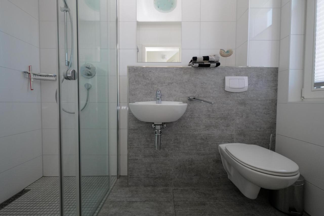 Ostseelagune Zingst, Exklusive Dhh, Strandnah, Sauna, Kamin, 3 Sz, 2 Baeder, Glasfaser, Haustierfrei, Garten Mit Suedterrasse, E-Ladesaeule, 2 Stellplaetze, Strandkorb, Fahrradschuppen, Waschmaschine, Trockner, Nichtraucher Zewnętrze zdjęcie