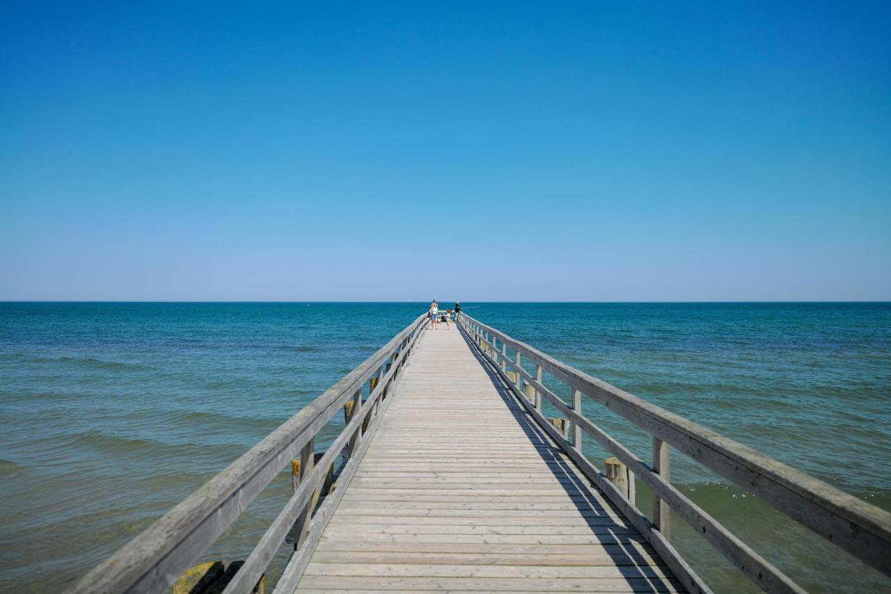 Ostseelagune Zingst, Exklusive Dhh, Strandnah, Sauna, Kamin, 3 Sz, 2 Baeder, Glasfaser, Haustierfrei, Garten Mit Suedterrasse, E-Ladesaeule, 2 Stellplaetze, Strandkorb, Fahrradschuppen, Waschmaschine, Trockner, Nichtraucher Zewnętrze zdjęcie