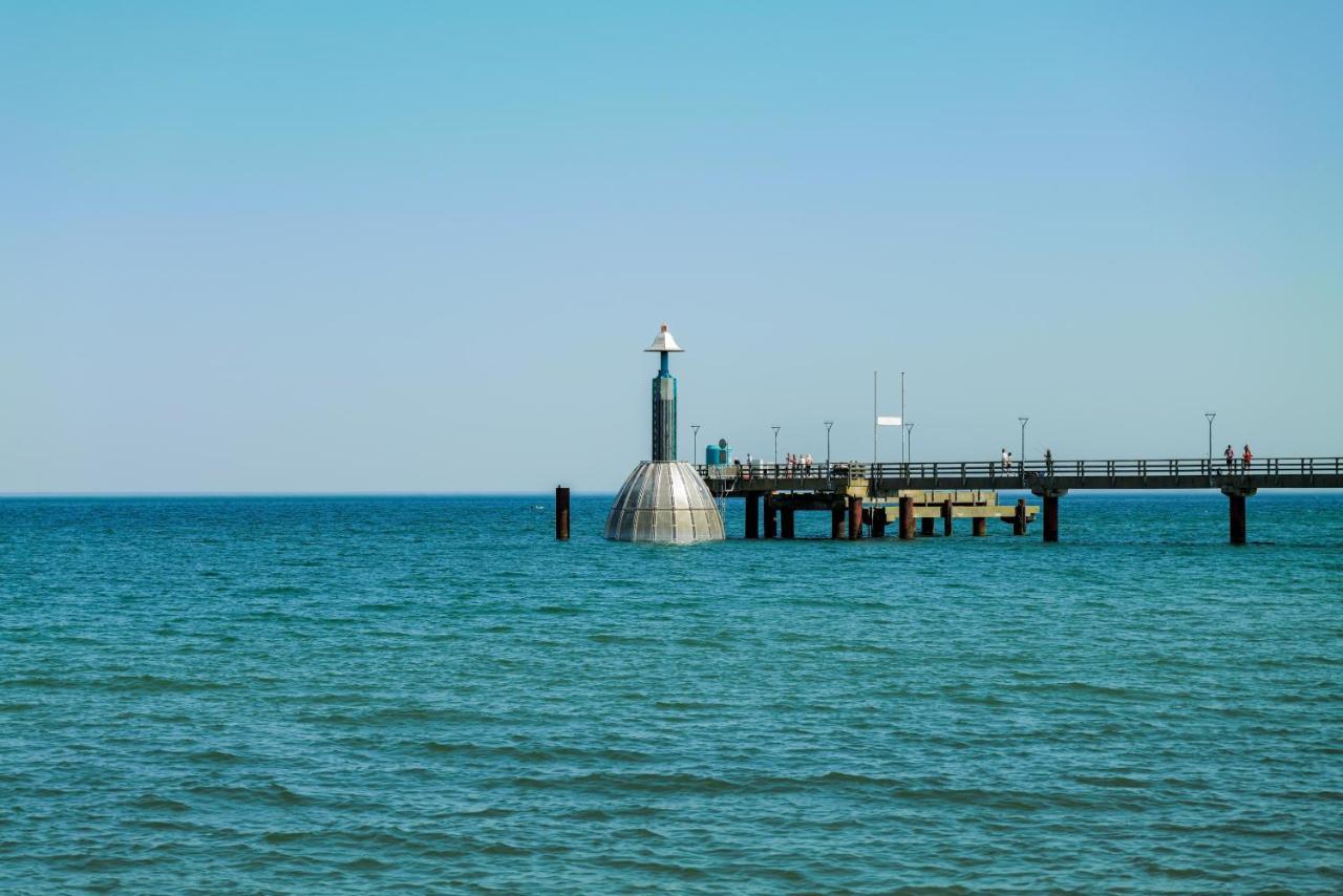 Ostseelagune Zingst, Exklusive Dhh, Strandnah, Sauna, Kamin, 3 Sz, 2 Baeder, Glasfaser, Haustierfrei, Garten Mit Suedterrasse, E-Ladesaeule, 2 Stellplaetze, Strandkorb, Fahrradschuppen, Waschmaschine, Trockner, Nichtraucher Zewnętrze zdjęcie
